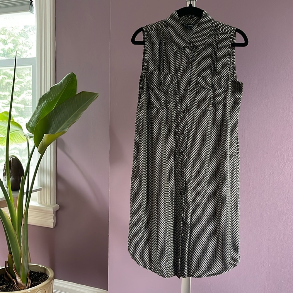 Club Monaco 00 button down sleeveless dress/long blouse 100% silk black & white